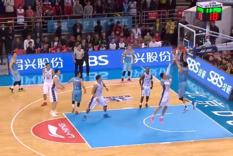 尤文在右侧 尤文在右侧